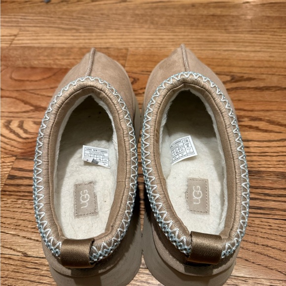 UGG Tazz Platform Brand New - Picture 2 of 6